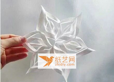 超简单折纸立体窗花雪花图解教程