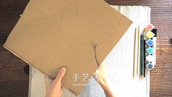 幼儿园硬纸板废物利用 手工做一只多彩的小鸟