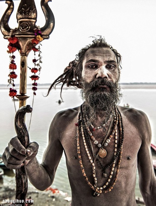 ӡVaranasiֲġʳʬ塱 Aghori