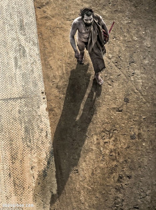 ӡVaranasiֲġʳʬ塱 Aghori