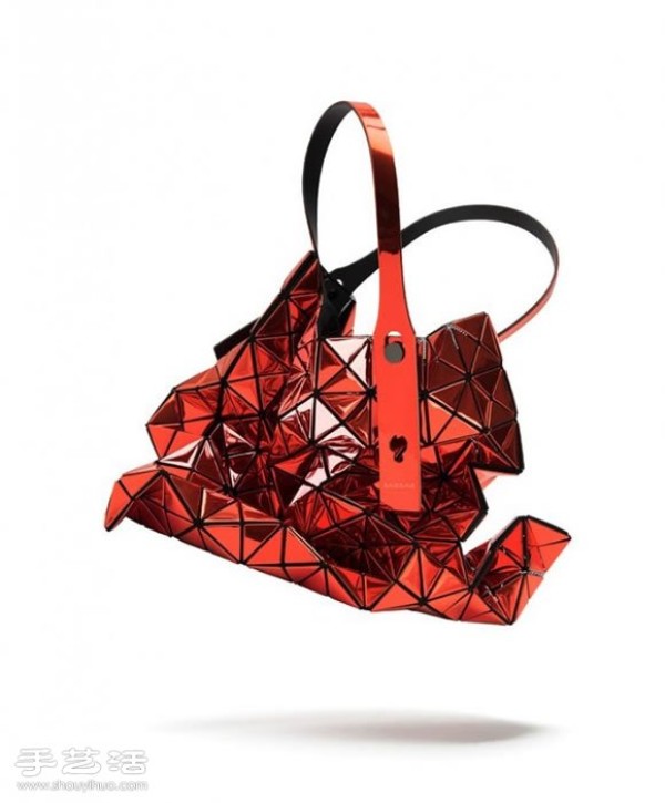 θBAO BAO ISSEY MIYAKE