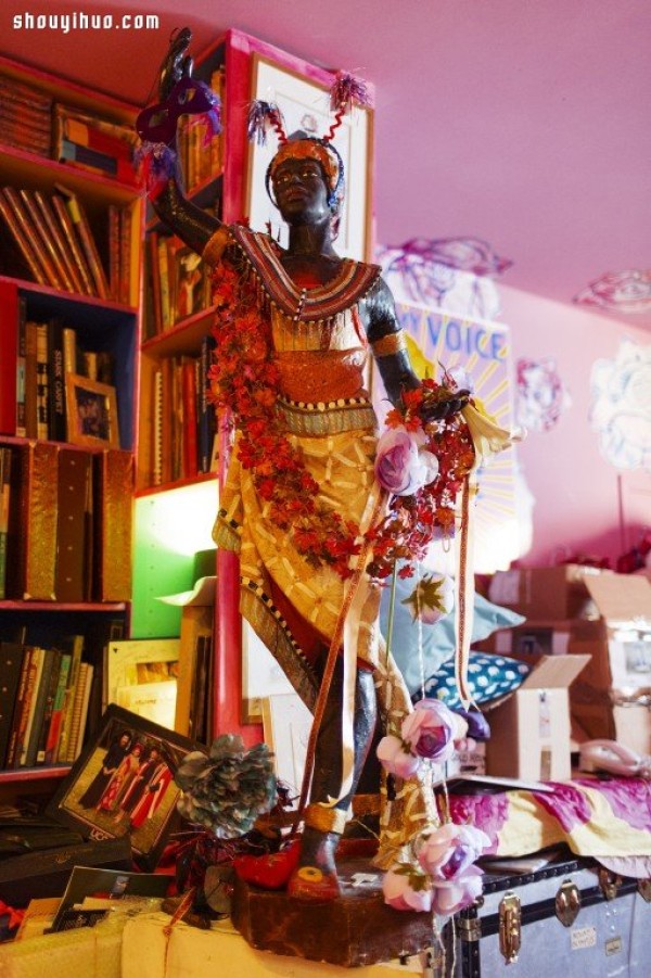 ʱн粻ഫʦ ZANDRA RHODES