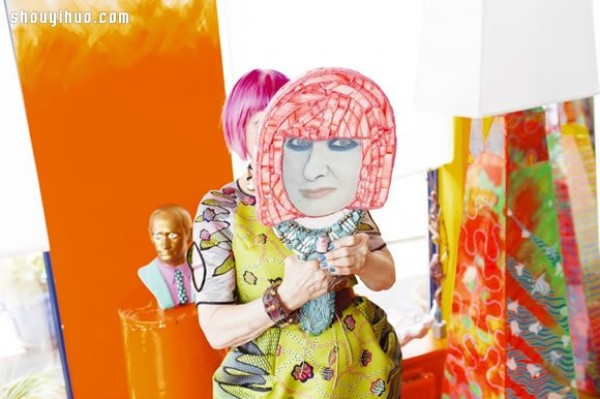 ʱн粻ഫʦ ZANDRA RHODES