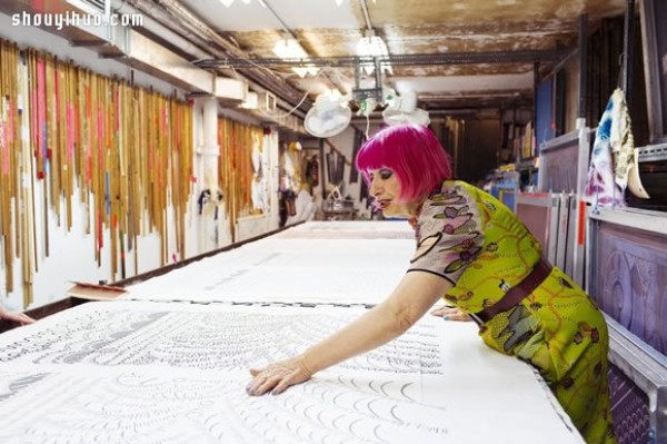 ʱн粻ഫʦ ZANDRA RHODES